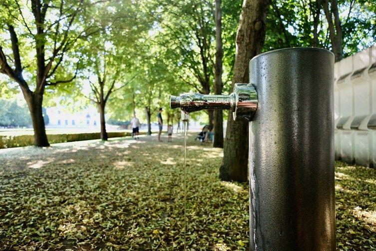 Fotografia pitnej fontány