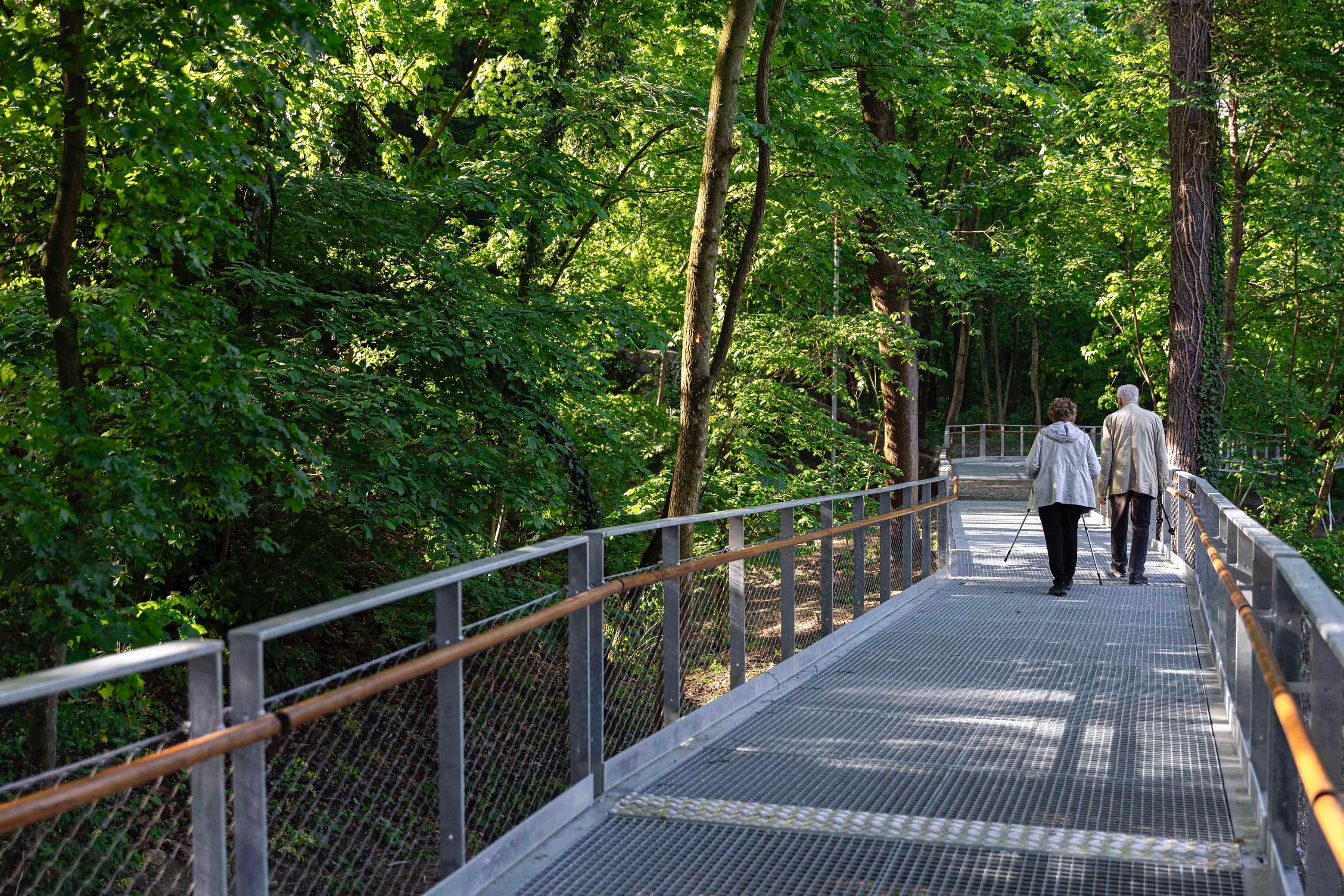 Partizánskej lúka je teraz dostupnejšia pre všetkých vďaka novej bezbariérovej lávke