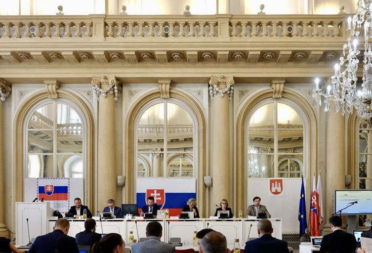 Fotka - rokovanie zastupiteľstva